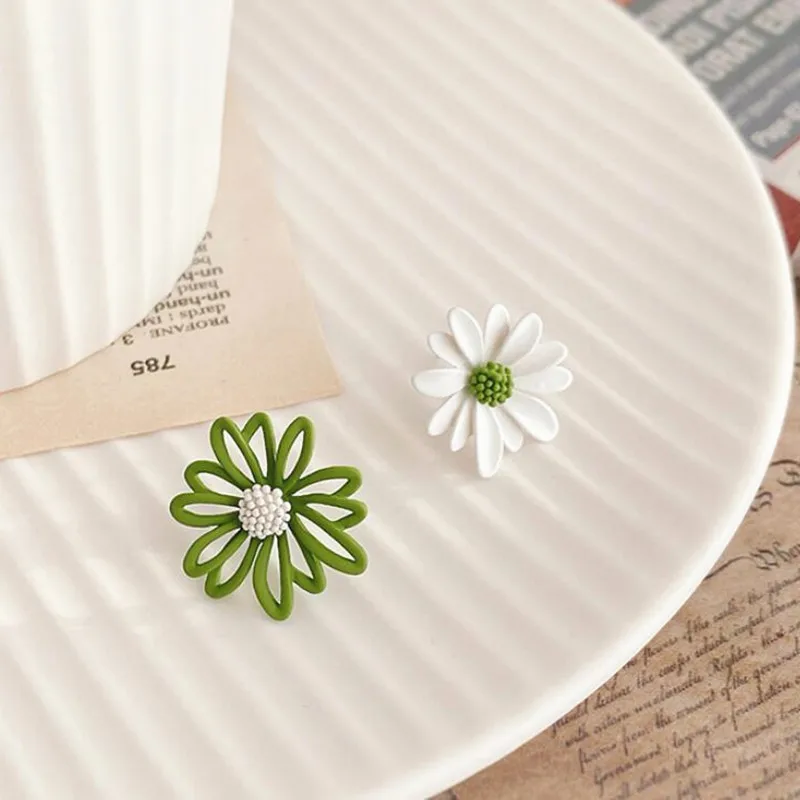 small daisy earrings female hollow flower earrings sun flower earrings chrysanthemum petals Korean version