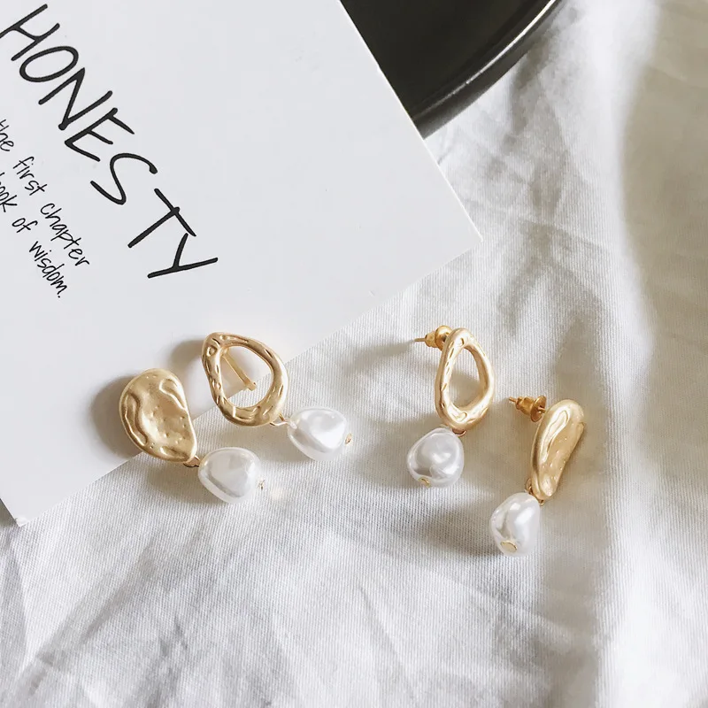 

Asymmetric Matte Irregular Non Piercing Earring Beautiful Simulated-pearls Pendant Clip on Earring Women Jewelry