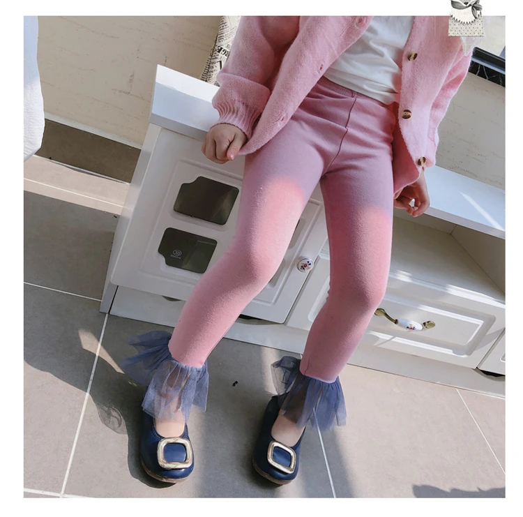 Детские кружевные леггинсы с оборками для девочек; осенне-весенняя одежда; штаны; Милые Удобные узкие леггинсы для малышей; однотонные леггинсы с эластичной резинкой на талии