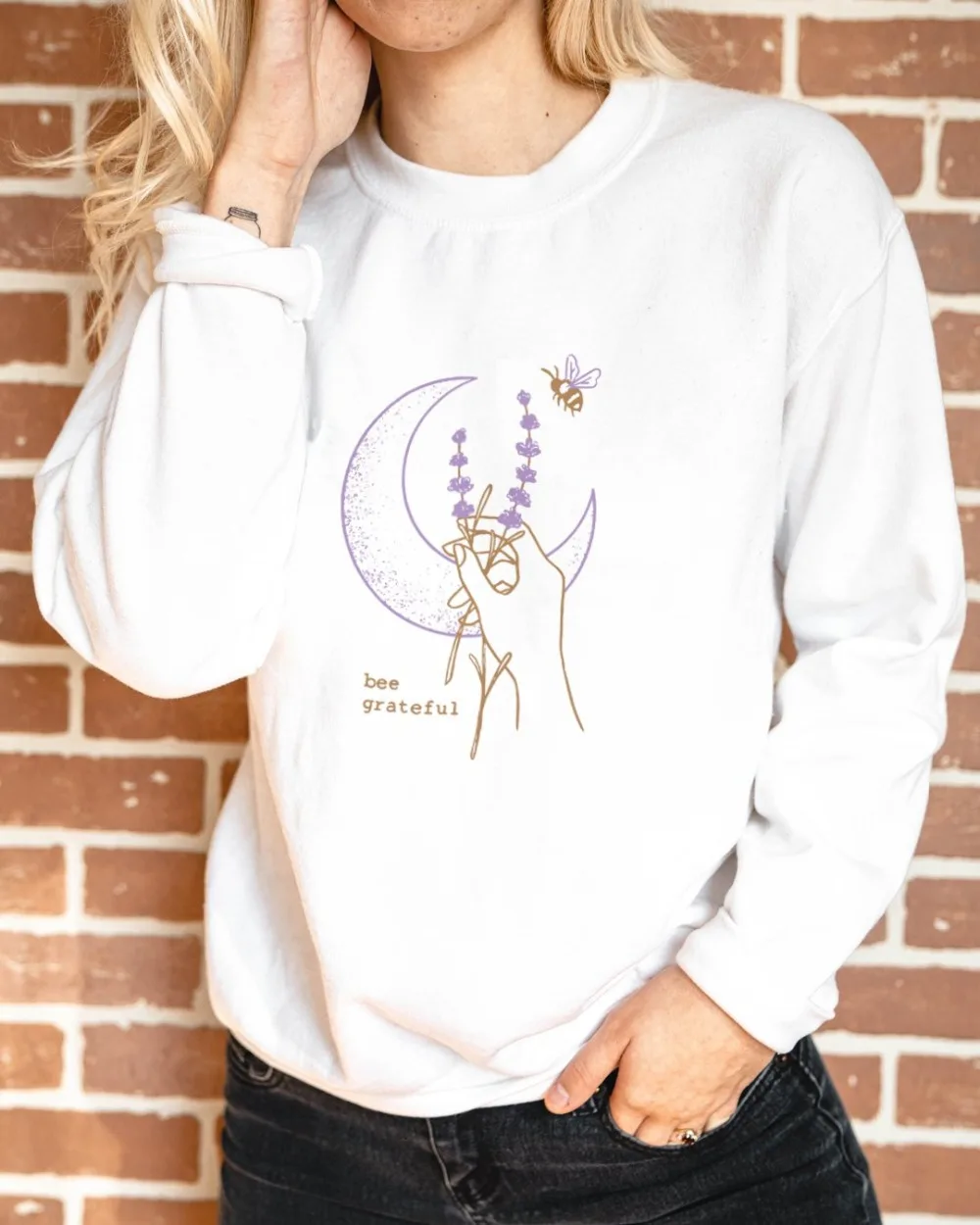 BeeGrateful_Crewneck_White_Lifestyle1_2000x2000_crop_center