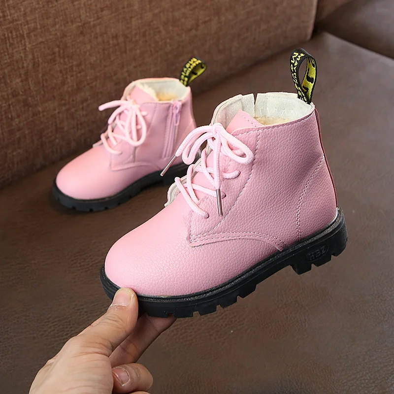 Pink Plush Осенне-зимние сапоги детские высокие кеды Водонепроницаемые кожаные черные сапоги для девочек Теплые Плюшевые Внутри резиновые ботинки на молнии для детей - Цвет: Pink Plush