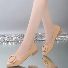 Повседневная обувь с металлической пряжкой; осенние туфли-лодочки; Модные женские балетки на плоской подошве без застежки с острым носком; женская обувь на плоской подошве; большие размеры