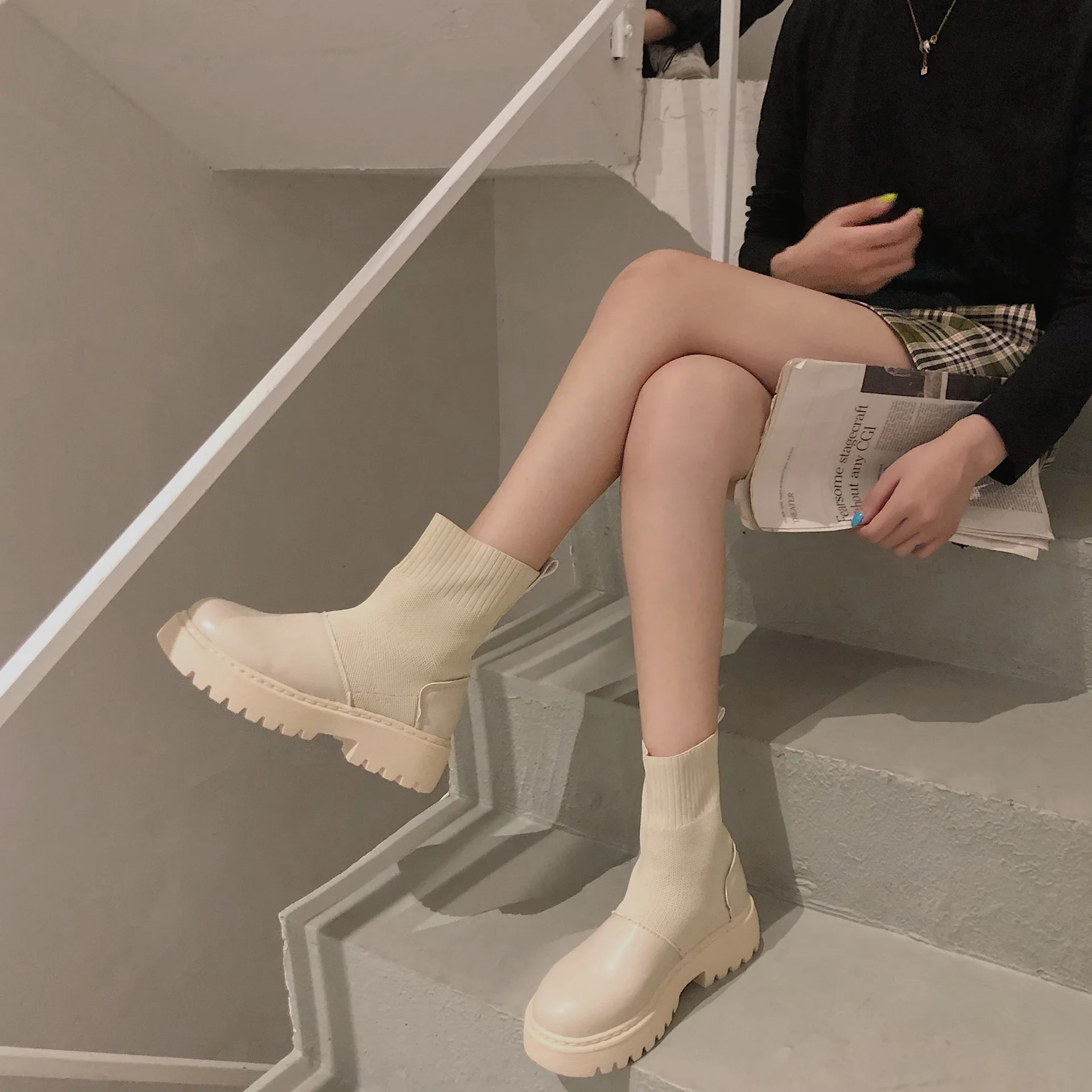 Зимние Модные Для женщин обувь с высоким берцем; в повседневном стиле, на плоской подошве; обувь без шнуровки; на застежке-молнии, качественная кожа носок pu ботинки Botas Mujer B23-28