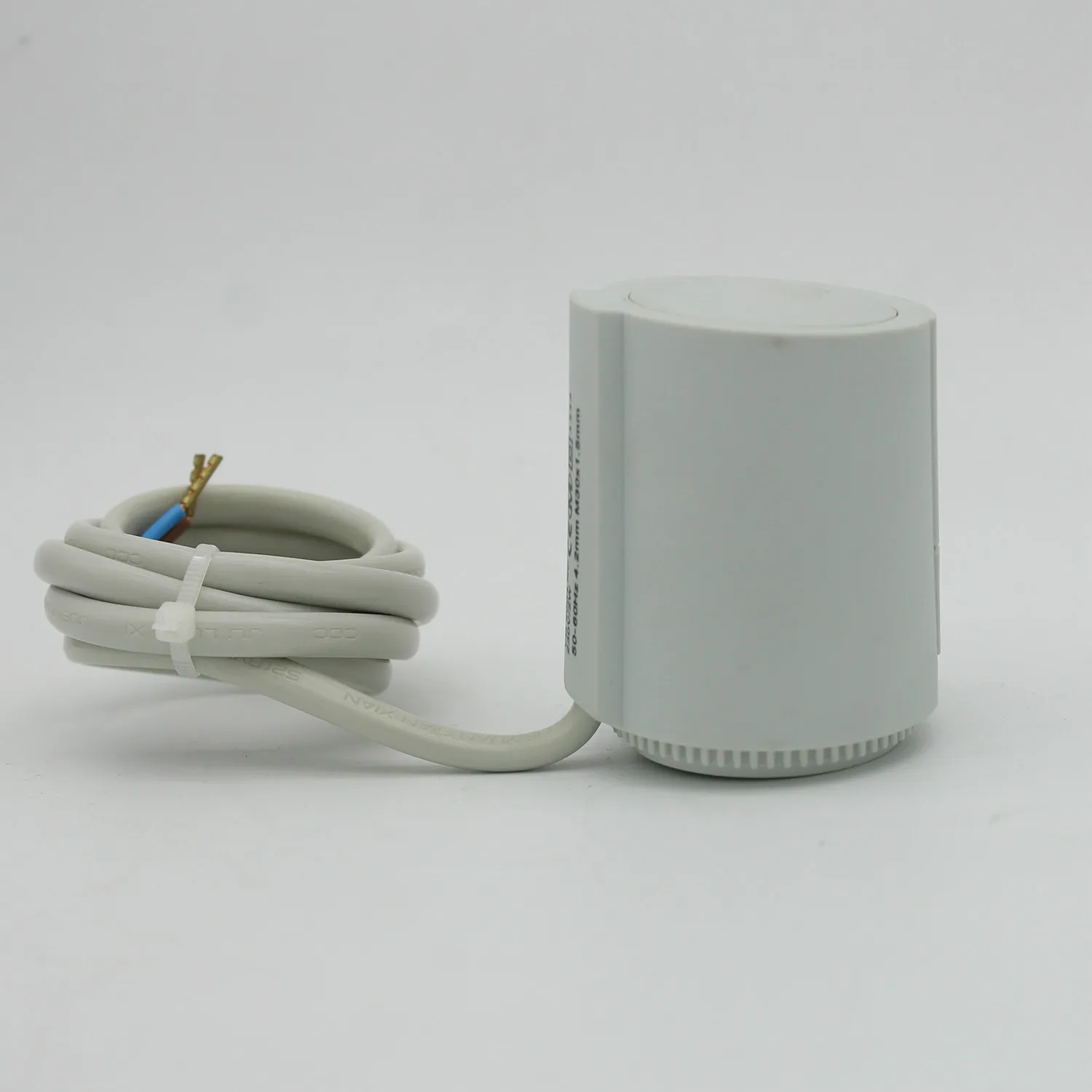 Ceny 230V 24V normalnie zamknięty elektryczny siłownik termiczny do zaworów wodnych lub rozdzielacza w system ogrzewania podłogowego m28x1.5