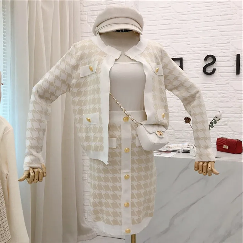 light khaki Осень Зима Новинка Золотая кнопка-застежка гусиная лапка Мода подиумная трикотажная Женский комплект 2 шт. куртка пальто+ короткая юбка карандаш костюмы - Цвет: light khaki