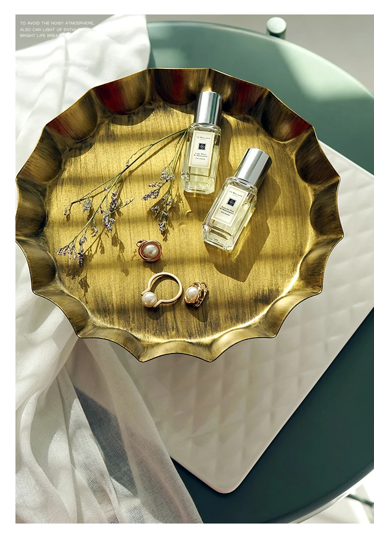 JAROWN Wedding Props Matte Black Cake Stand European Style Retro Gold Silver Fruit Plate Home Decoration Snack Stand Wave Edge Tray (27)