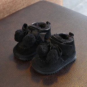 Claladoudou/12-14 см; брендовые милые детские зимние ботинки с помпонами и бантом; обувь из натуральной кожи для новорожденных девочек; толстые плюшевые детские ботиночки - Цвет: Черный