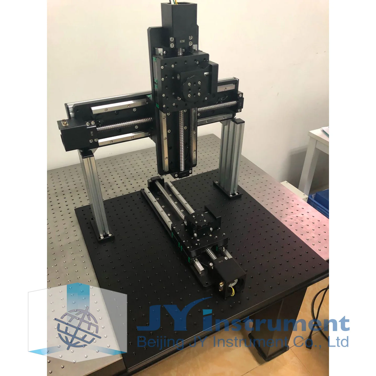 Моторизованная вращающаяся микропозиционная площадка XYZ с базовой
