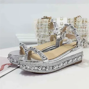 

Shoes Women Designers Luxury Fashion Brand Wedges Shoes for Women Studded Rivets Platform Wedge Sandalias De Verano Para Mujer