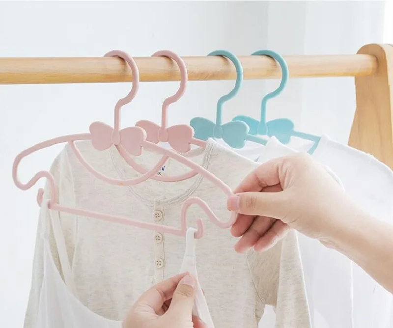 Portable Kid Clothes Hangers - Bow-knot Design, Clothes Drying Rack For Children  Clothes, Plastic Baby Hangers - Temu