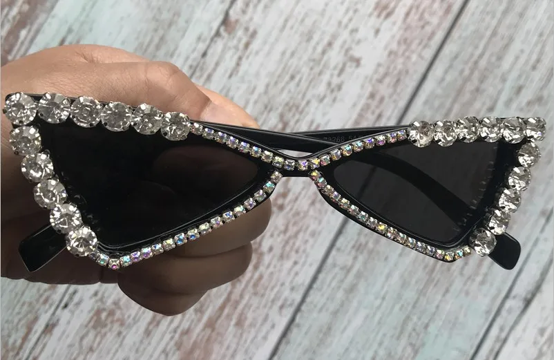 

2019 cat eyes ladies sunglasses handmade diamonds with beads decorative border sunglasses fashion retro luxury black sunglasses