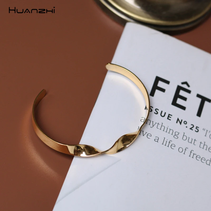 

HUANZHI 2019 Simple Geometric Spiral Distortion Irregular Metal Opening Wave Opening Metal Bracelet Bangle for Women Men Couple