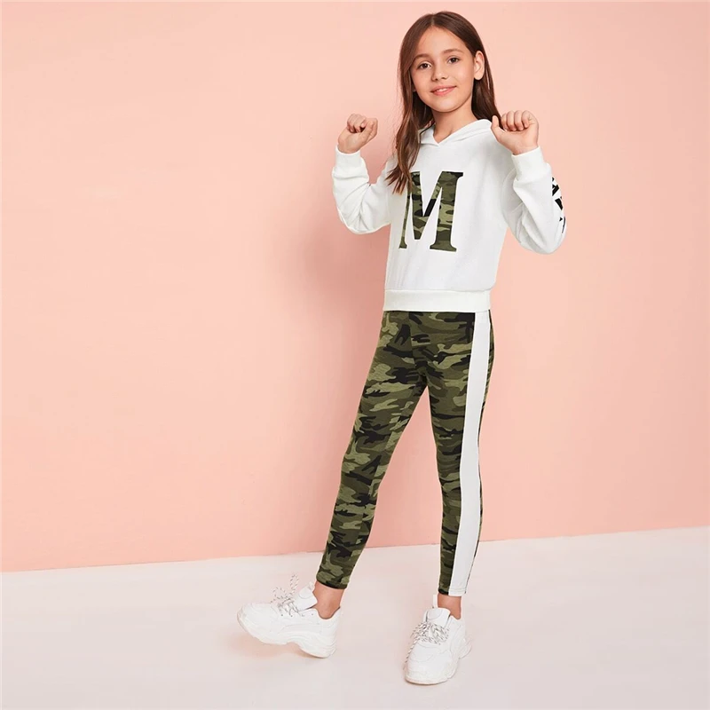 SHEIN/Детский комплект для девочек, толстовка с капюшоном и надписью и камуфляжные леггинсы, коллекция года, весенний комплект одежды с длинными рукавами для активного отдыха