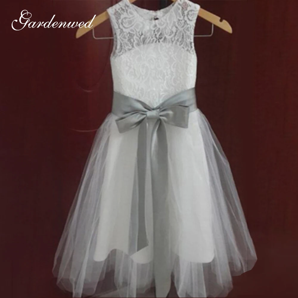 

Ivory Aline Lace Appliques Flower Girl Dresses Girl Tulle Satin Sashes Girl Party Dress Kids Backless Applique Princess Dresses
