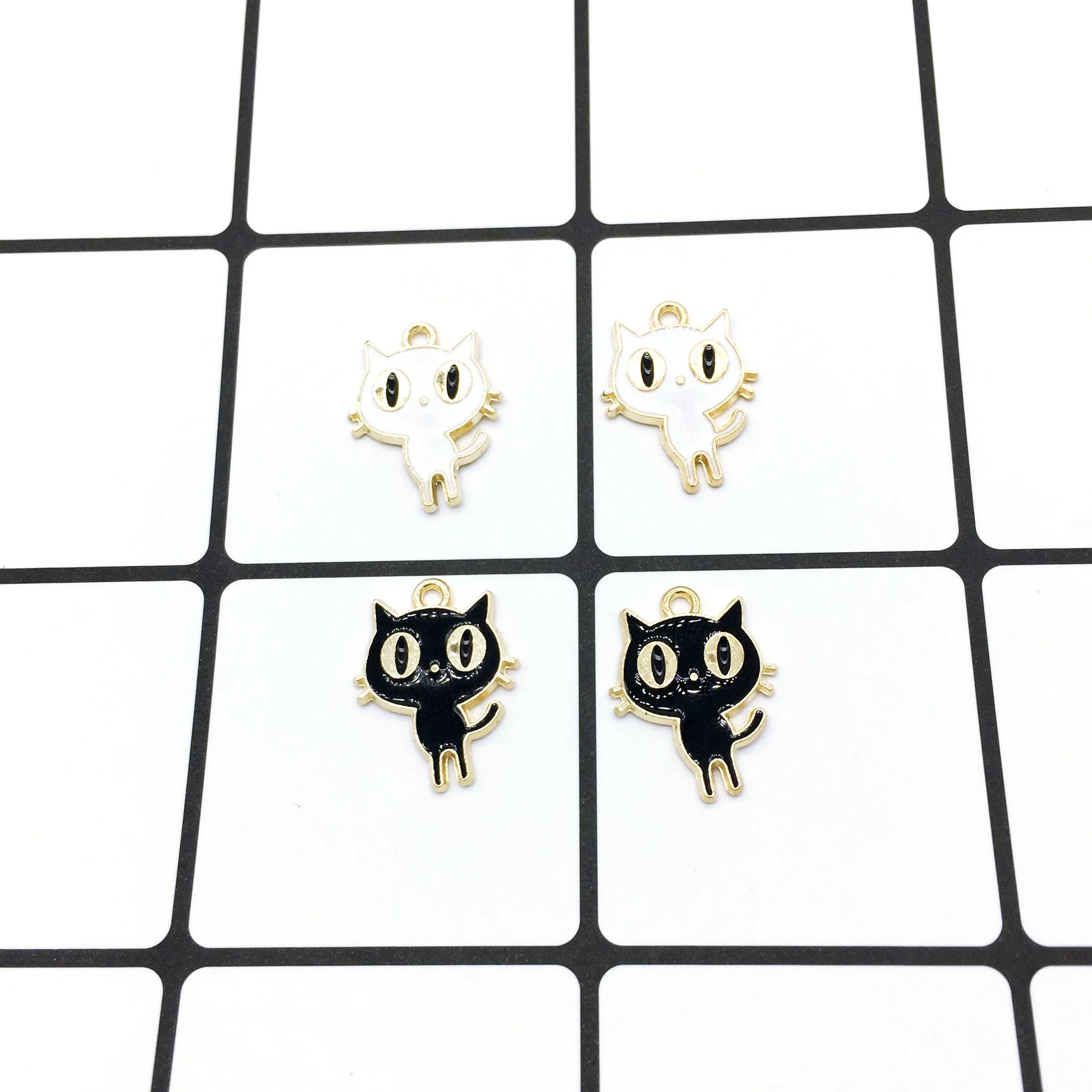 

100pcs 15*19mm Standing cat Oil Alloy Jewelry Accessories New Drip Oil Finished Accessories