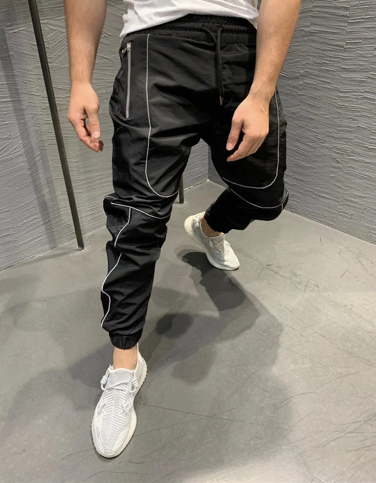 2020 New Men Reflective Stripe Joggers Pants Sports Quick Dry Mens Windbreaker Light Sweatpants Man Streetwear Hip Hop Trousers sports pants for men