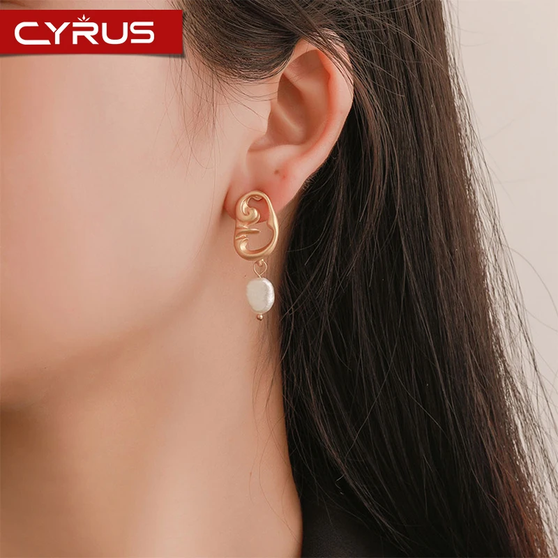 

Irregular Pearl Earrings Long Drop Earrings Jewelry for Women Human Face Hollow Alloy Simple Pearl Earings Fashion Jewelry Gift