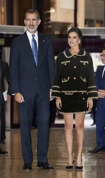 

Luxury Queen Letizia long sleeve jacket and mini skirt women 2 pieces set