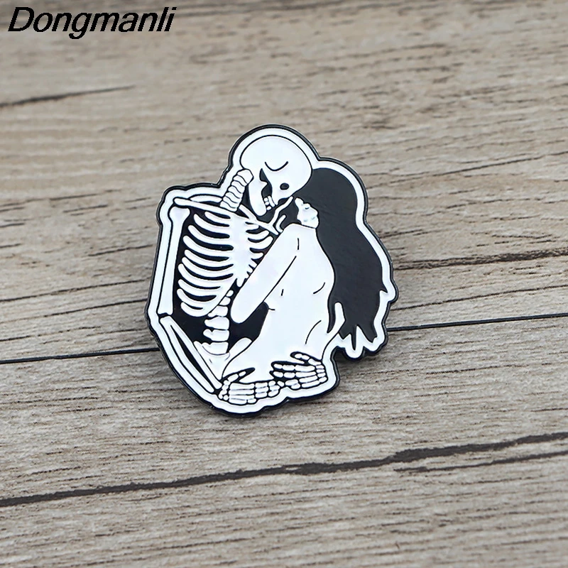 

K627 Couple Funny Art Pins Enamel Brooches for Women Men Lapel pin Cartoon Metal Badge Collar Jewelry Halloween Gifts 1pcs