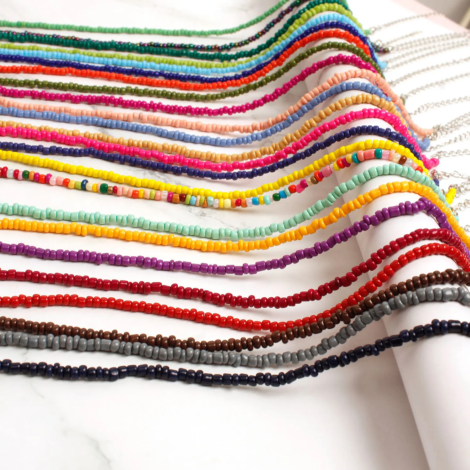 

25 Pcs/ Set Trendy Colored Small Beads Choker Necklace Bohemia Short Solid Color Neck Chain Hand Woven Clavicle Necklace Women