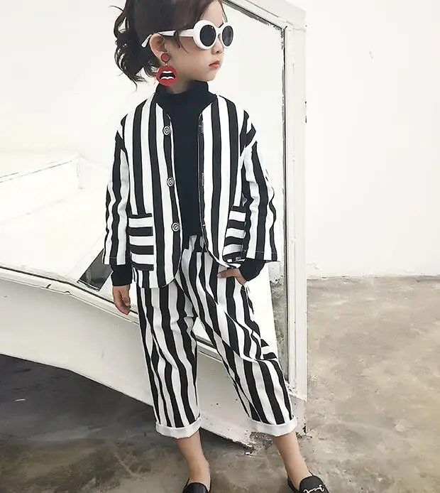 Костюм для девочек на весну и осень 2019 модный костюм из двух частей в Корейском