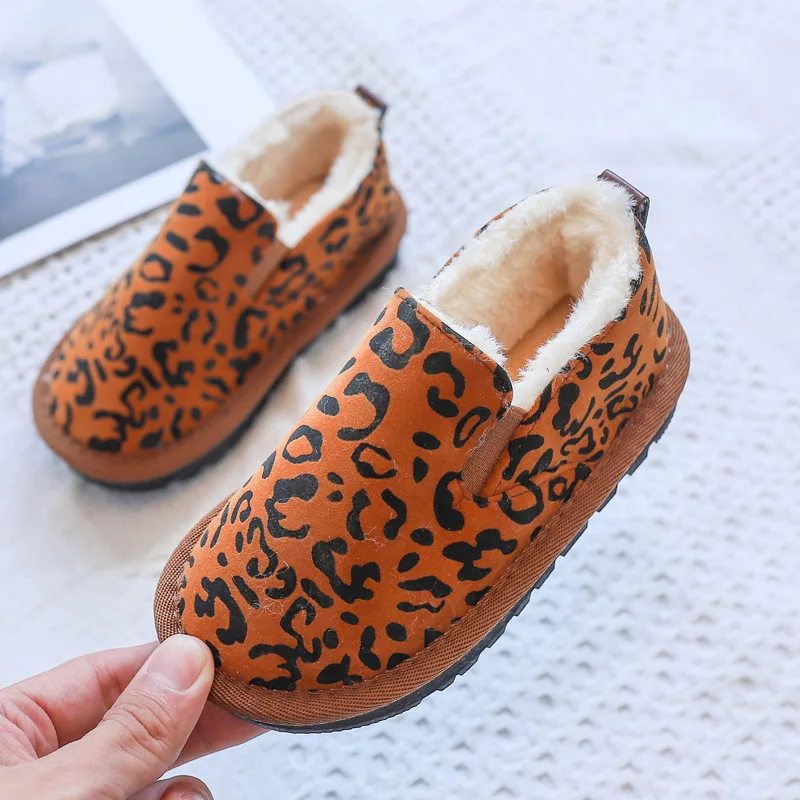 Новинка года; модная повседневная детская обувь для девочек и мальчиков с леопардовым принтом; плюшевая детская зимняя обувь; обувь для малышей
