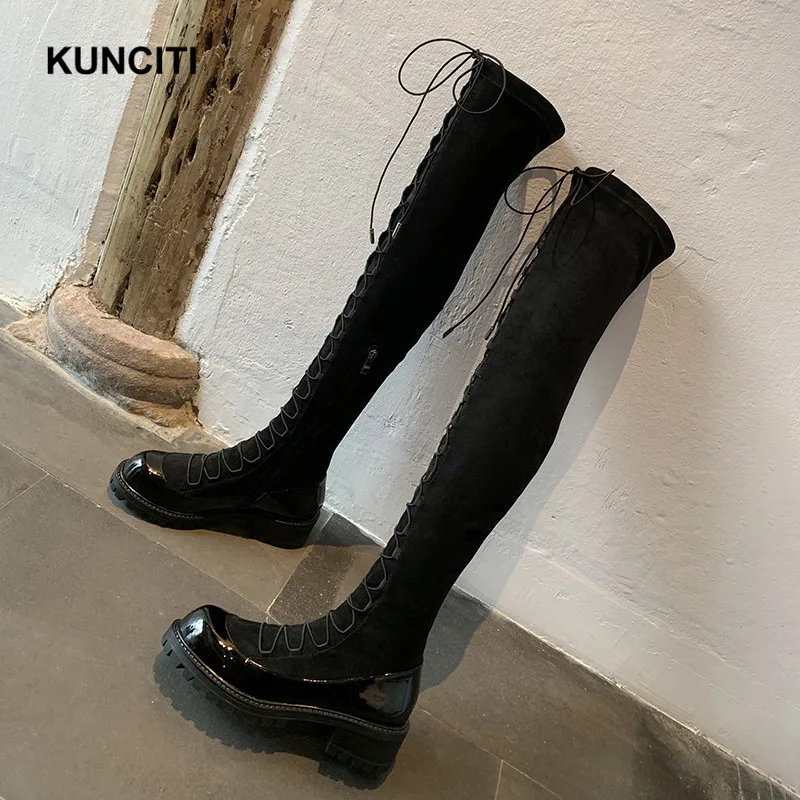 KUNCITI/красивые высокие сапоги до бедра на толстой подошве; женские теплые сапоги в жокейском стиле на среднем каблуке с квадратным носком; обувь в гладиаторском стиле на шнуровке; B935