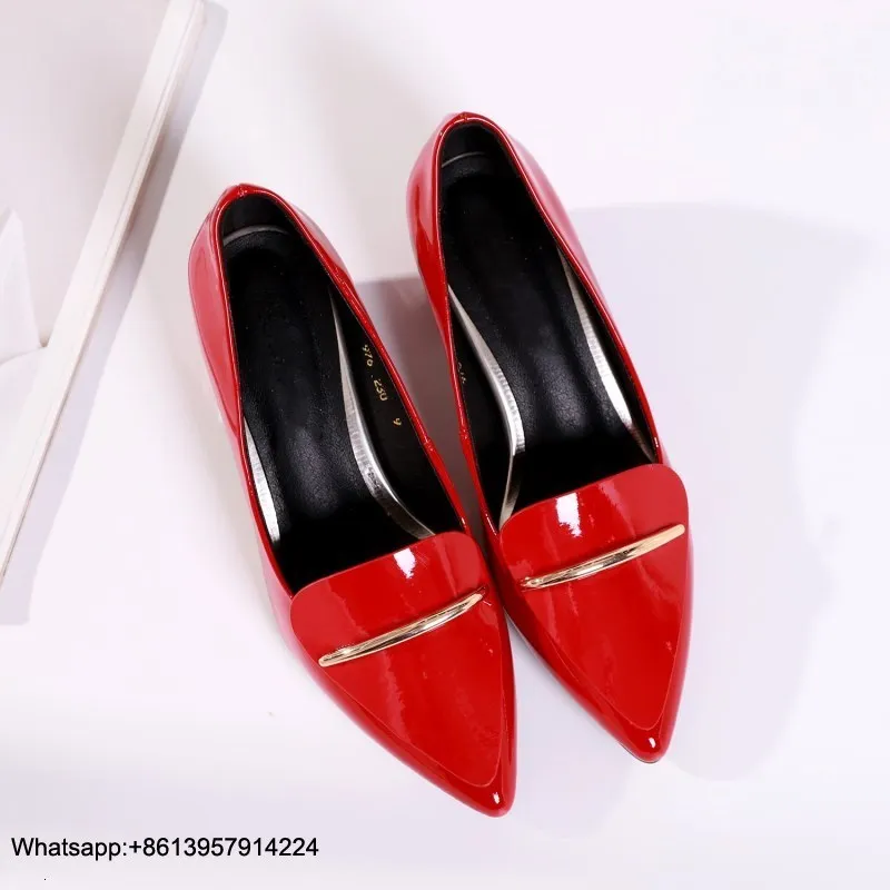 Женские туфли-лодочки; женская обувь на каблуке; сезон осень; Zapatos De Mujer; женская обувь с металлическим украшением; острый носок; chaussures femme; сезон весна