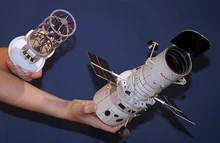 Hubble kosmiczny teleskop HST DIY rzemieślniczy papierowy zestaw modeli do składania puzzli ręcznie robiona zabawka DIY tanie tanio Tektury Not a finished model 14Y Transport Fantasy i sci-fi