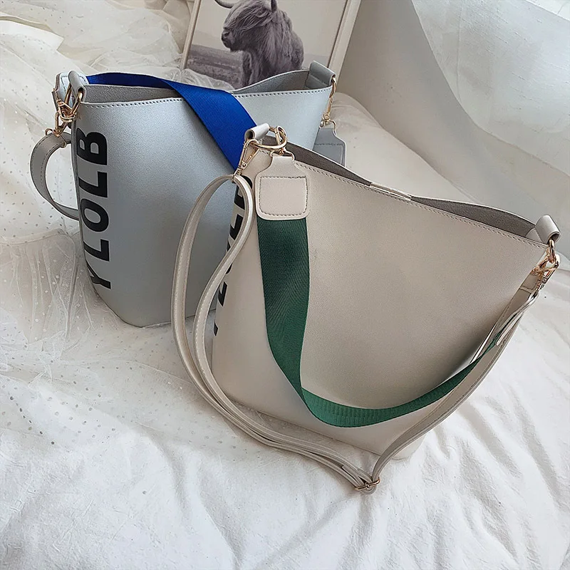 

The new 2019 Joker high-capacity student class handbag slung