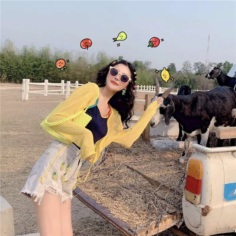 

2020 New Style Sun-resistant Sweater + Contrast Color Hong Kong Flavor Camisole + INS Pineapple Beads with Holes Denim Shorts