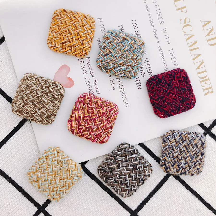 

50pcs 25*25mm Fabric Woven Crochet Square Buttons DIY Jewelry Findings Ornament Garment Earring Pendant Charms Decoration Patch