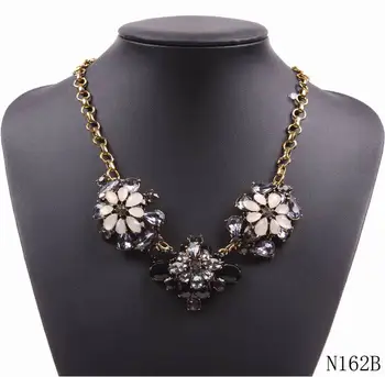 

2020 Hot Sale New Fashion Design Statement Crystal Flower Gold Color Chain Necklace for Women Pendant Jewelry
