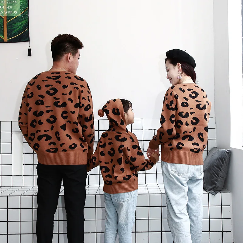 Семейный свитер леопардовые пуловеры для мамы, папы, детей, осенне-зимняя одежда одинаковые комплекты для семьи мягкие удобные