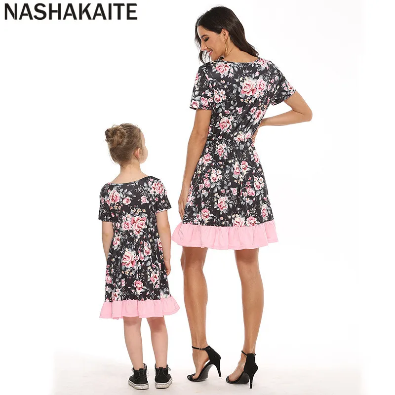 NASHAKAITE/платья для мамы и дочки платье в стиле пэчворк с короткими рукавами и цветочным принтом для мамы и дочки; одежда для маленьких девочек «Мама и я»