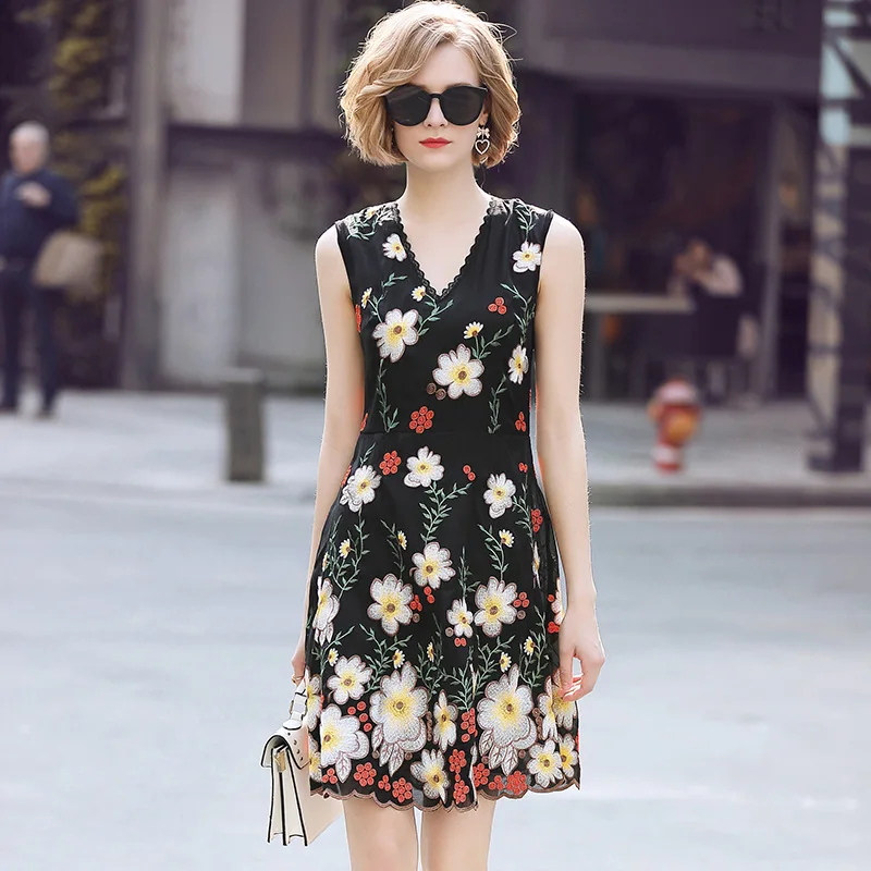 

2019 Spring And Summer New Style Europe And America WOMEN'S Dress High-End Import Glass Yarn Industrial Embroidery V-neck Sleeve