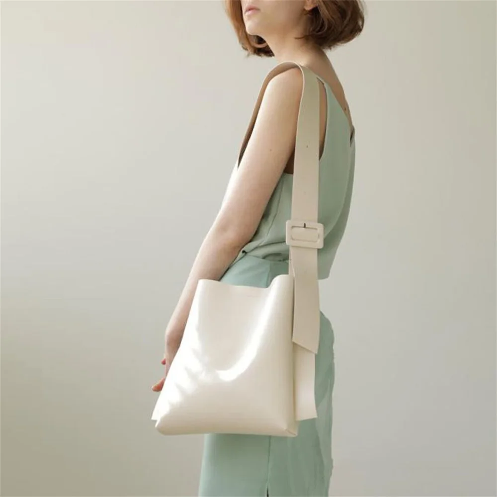 

New large-capacity bucket bag simple fashion shoulder Messenger bag PU Leather High Quality Casual Female Bags Shoulder Bag
