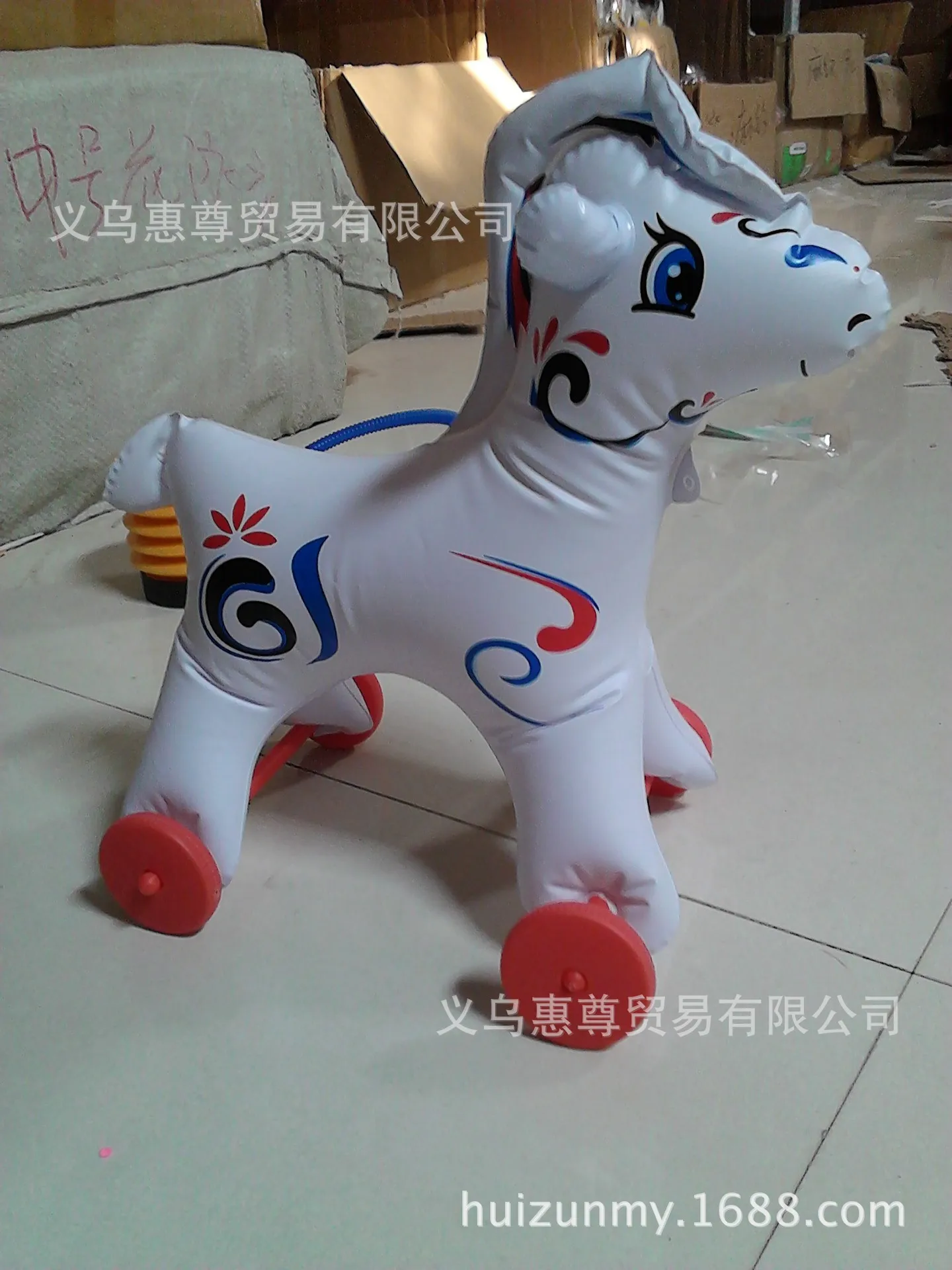Yiwu животное курган с колесами надувная игрушка связывающая проволока Надувное животное гарантия качества