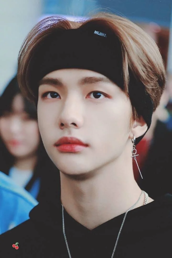 KPOP Stray Kids Huang Hyun Chen Bangtan Boys V Kim Tae Hyung Long Earrings Cross Ear Ring Earclip New Korea Group Thank You Card