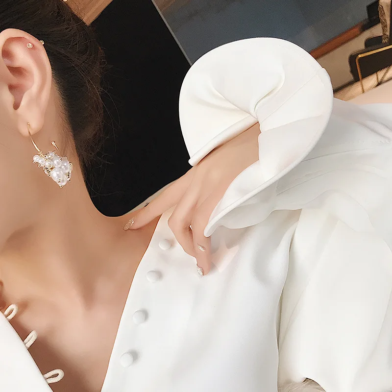 Преобладали личности Корейский металлический круг кристалл жемчуг висячие серьги женщины красиво контрактные классический стиль серьги