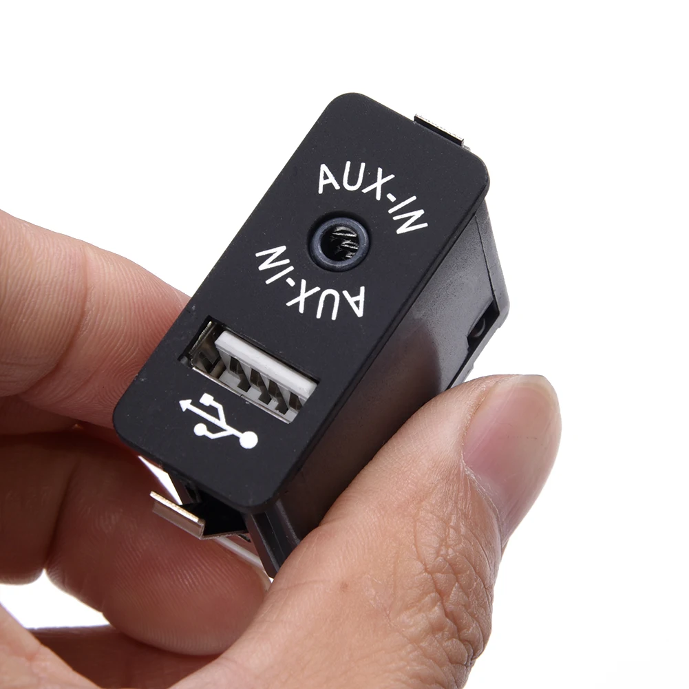 84109237654 - Genuine BMW USB And Auxiliary Input Socket