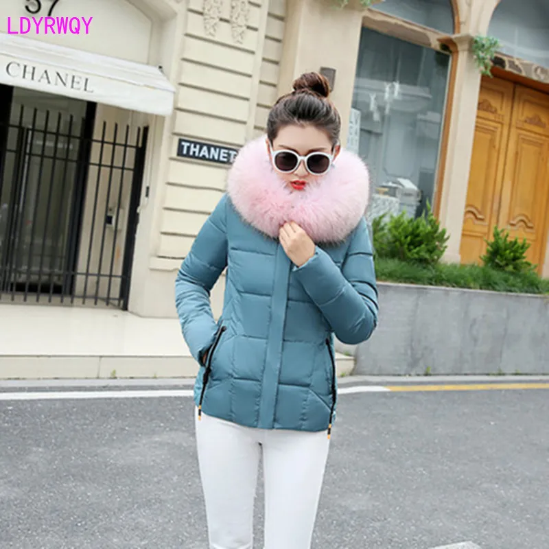 

2019 autumn and winter new European and American women's large fur collar hooded long-sleeved zipper pocket Slim Parkas