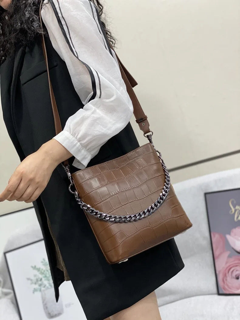 

Genuine Leather 2020 Chain Single Shoulder Crocodile Pattern Slung Bucket Cowhide Bag Female 9842
