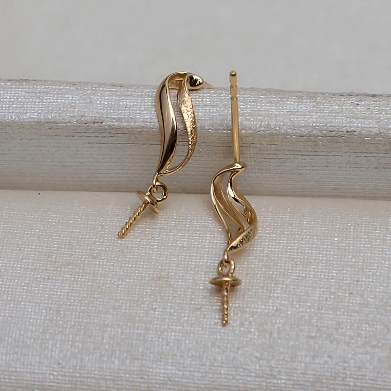 Рисунок 4 - Оригинальные золотые серьги в форме сердца AU 750 18K