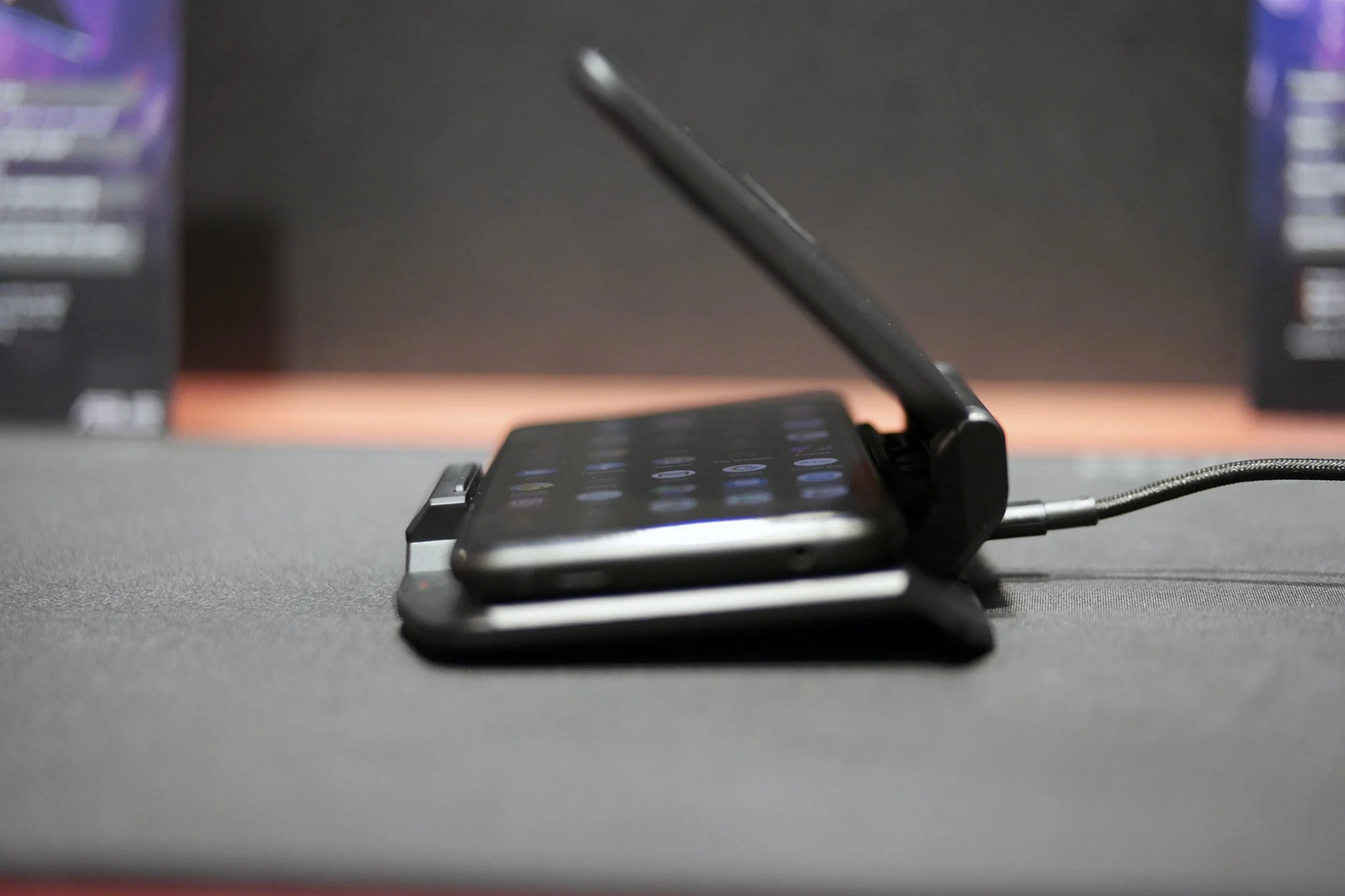 Original ASUS ROG Phone 2 Portable Dual Screen Expansion Holder Twin View Dock II ZS660KL Station M