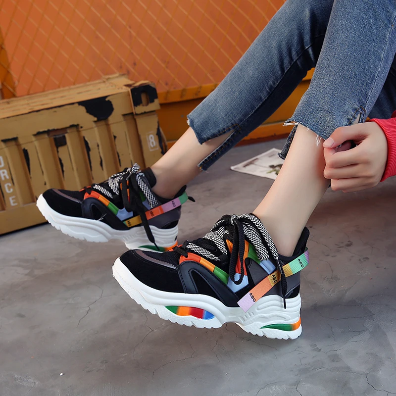 Женская обувь для бега на платформе; женские спортивные кроссовки на толстой подошве; женская уличная прогулочная обувь; разноцветная обувь, увеличивающая рост