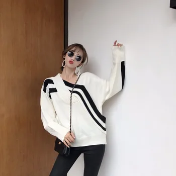

2020 spring and autumn Pullover women's Korean version loose and thin V-neck coat women's contrast bat sleeve knitwear trend
