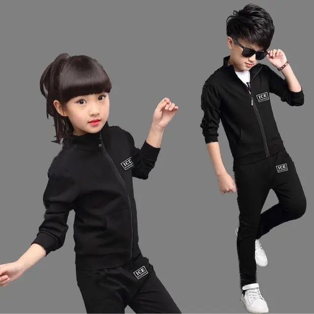 가을철 시즌에 완벽한 아이들의 세련된 가을 스포츠 정장