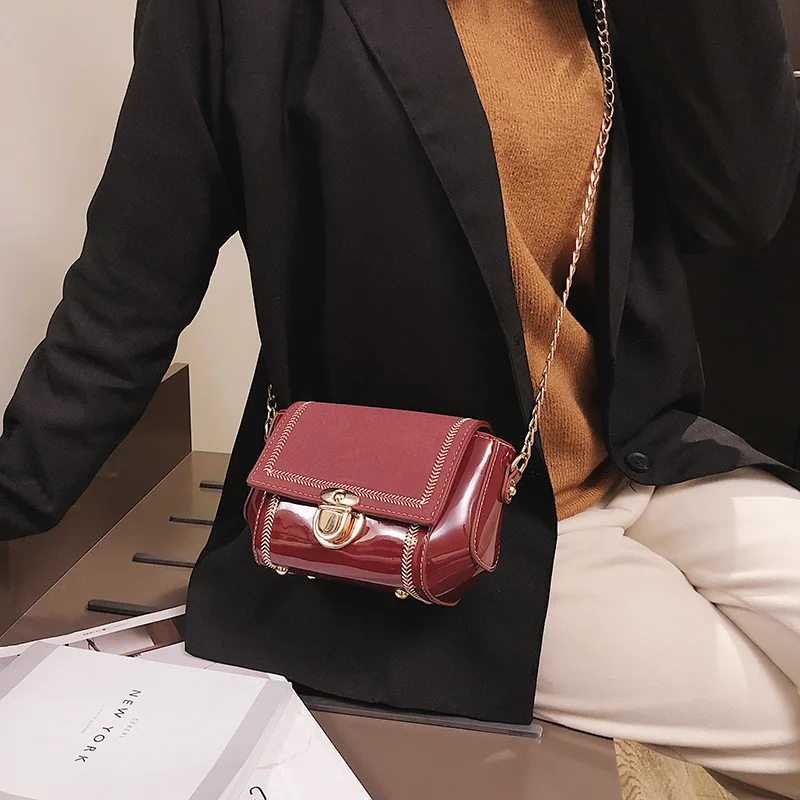 

2019 new sewing thread frosted shell type small square bag lock buckle single shoulder oblique span woman bag