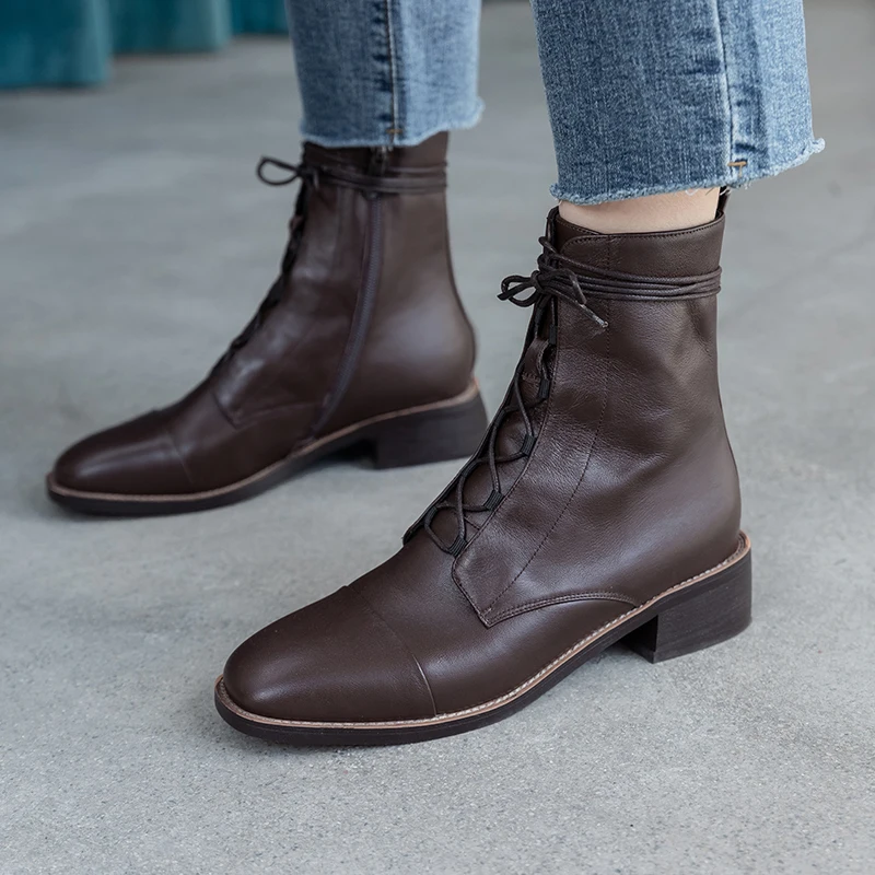 comfortable women's lace up boots